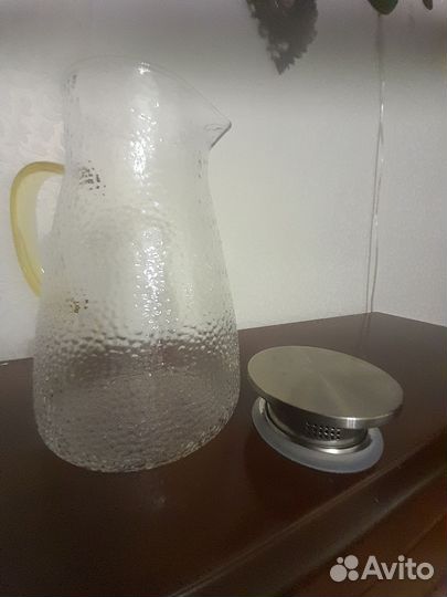 Графин с герметичной крышкой