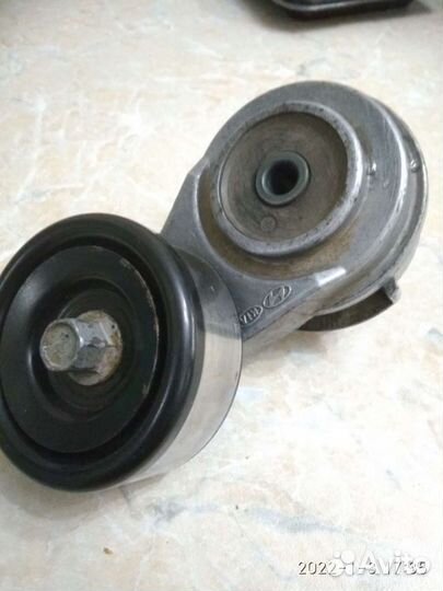 Ролик натяжной в сборе Kia Rio оригинал