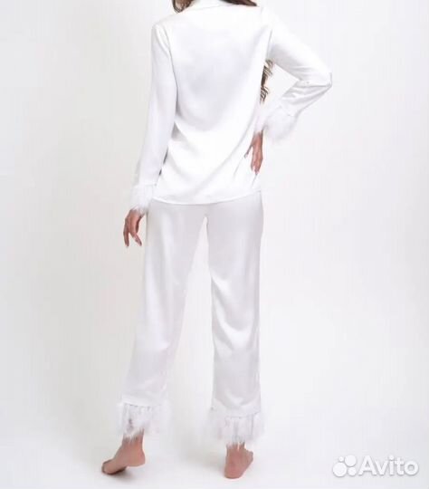 Белая пижама с перьями