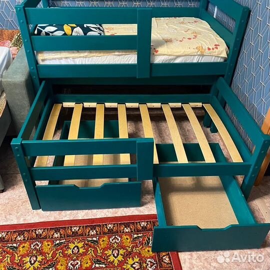 Двухъярусная кровать