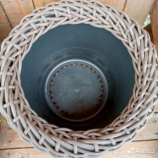 Кашпо из ротанга