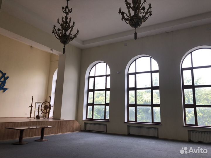 Аренда зала со сценой для мероприятий