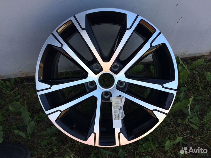 Оригинальный диск vw passat R17