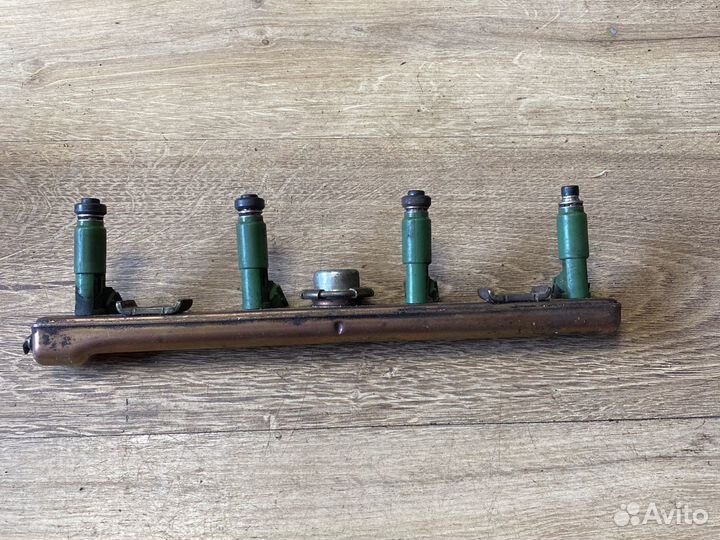 Toyota avensis топливные форсунки(комплект)