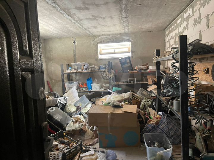 2-к. квартира, 65 м², 1/3 эт.