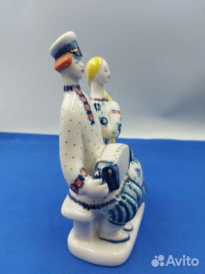 Статуэтка фарфор 