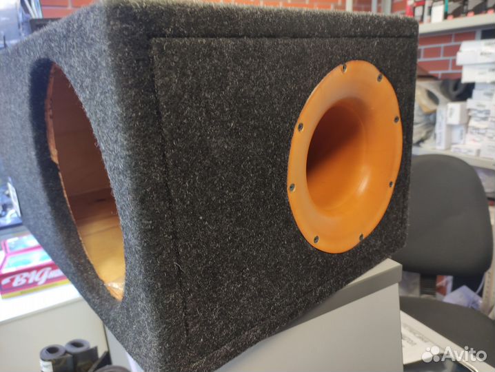 Короб для сабвуфера 10 дюймов труба