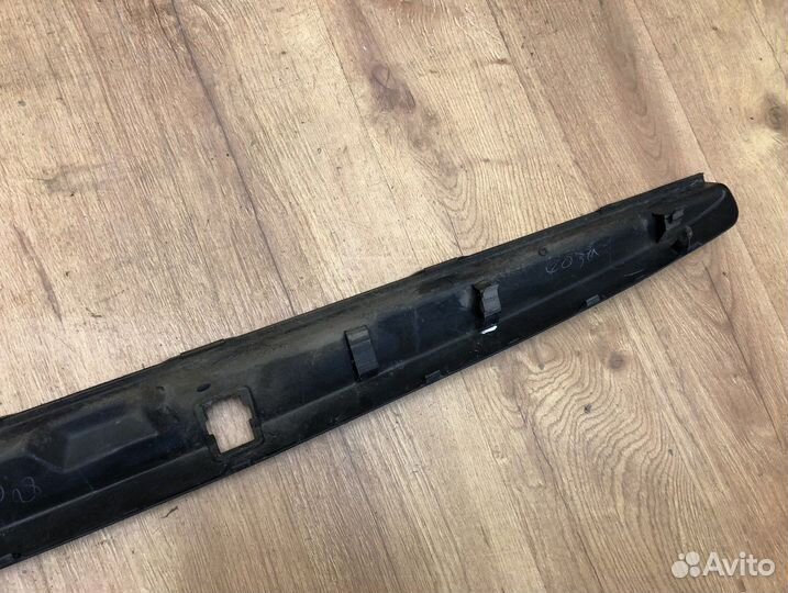 Накладка заднего бампера Toyota Land Cruiser (120)