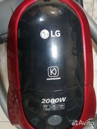 Пылесос безмешковый LG