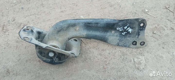 1K0505226H задний правый рычаг Шкода Йети