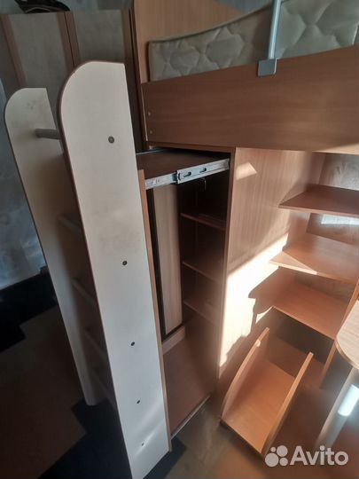 Детская двухъярусная кровать с компьютерным столом