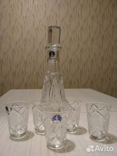 Графин и стопки хрустальные