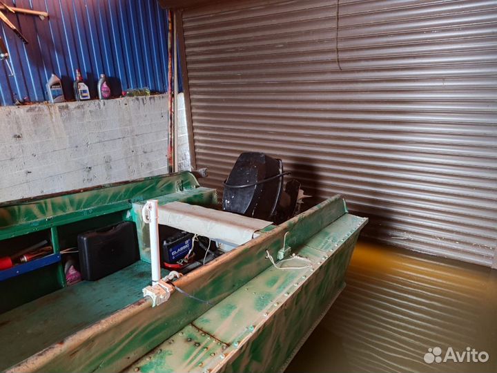 Лодка с мотором