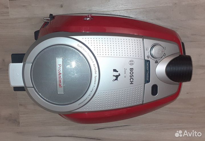 Пылесос Bosch BGS5zooo1 красный