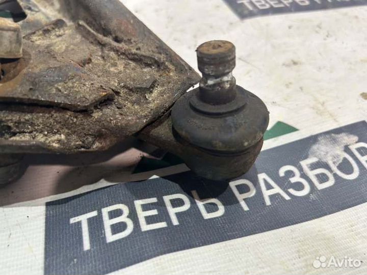 Рычаг подвески нижний передний правый Renault