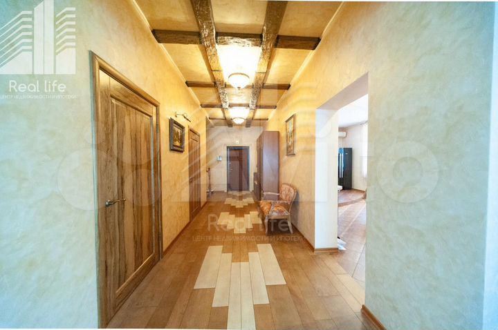 Дом 205 м² на участке 7 сот.