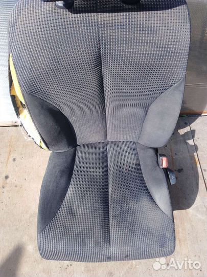 Сиденье переднее правое Nissan Tiida C11