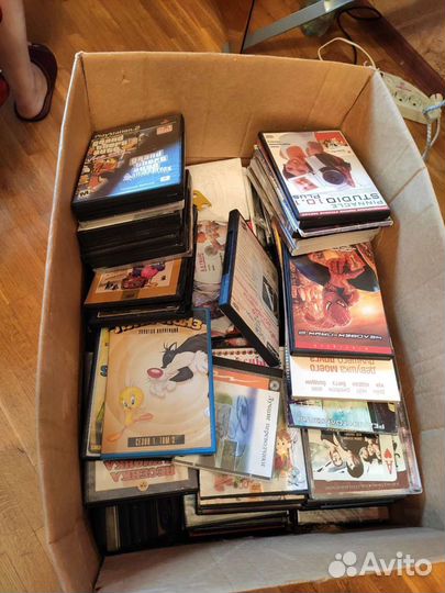 Целая коробка дисков