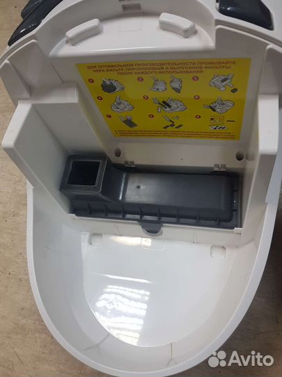 Пылесос с водяным фильтром Hoover HYP1610 019