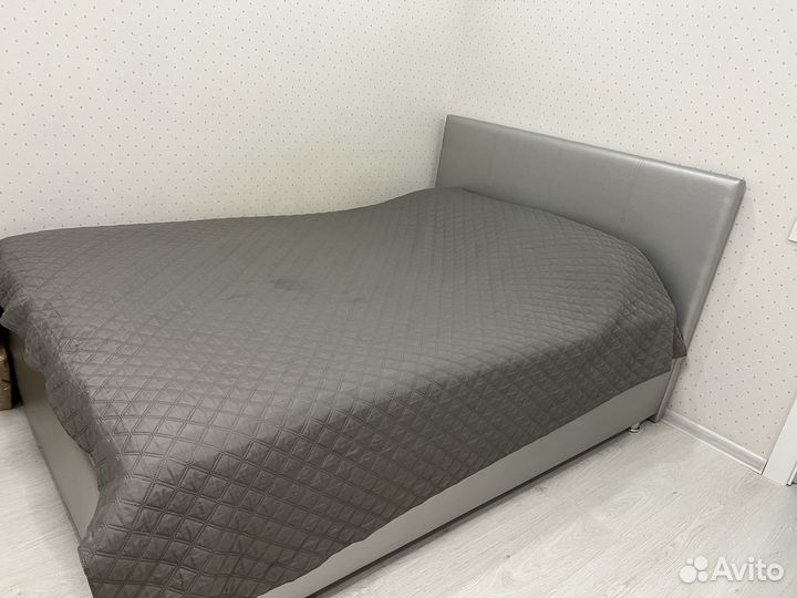 Кровать 1.5 спальня с матрасом