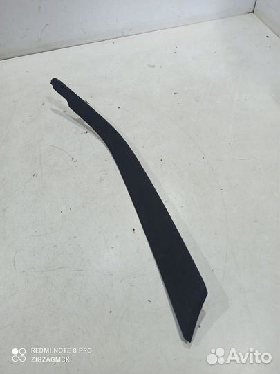 Обшивка крышки багажника (правая) (Audi Q8)