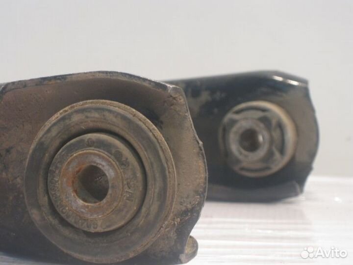 Рычаг правый передний Рено Логан Сандеро 1