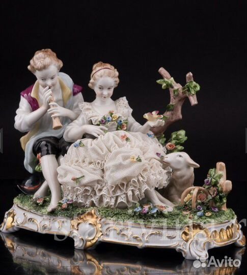 Фарфоровая статуэтка пара с овечкой, Германия