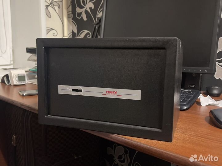 Сейф металлический