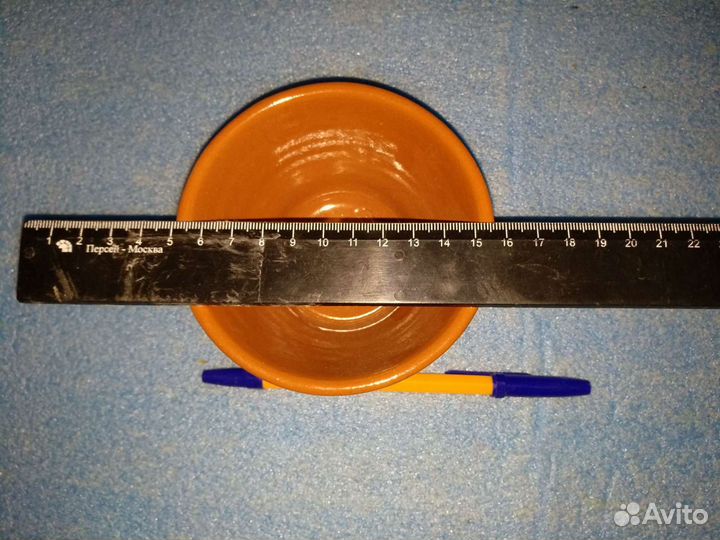 Горшок новый.Испания. диаметр 11 см высота 7 см