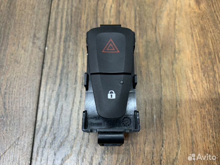 Renault Logan 2 Кнопка аварийной сигнализации