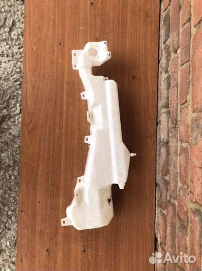 Бачок омывателя Mitsubishi Pajero 4