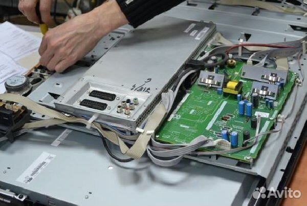 Замена подсветки на телевизоре samsung ue32k5500. Замена тв тюнера на телевизоре самсунг ps42c431a2w. Установка телевизора самсунг. Ремонт телевизоров самсунг телефон. Сервисный центр по ремонту телевизоров.