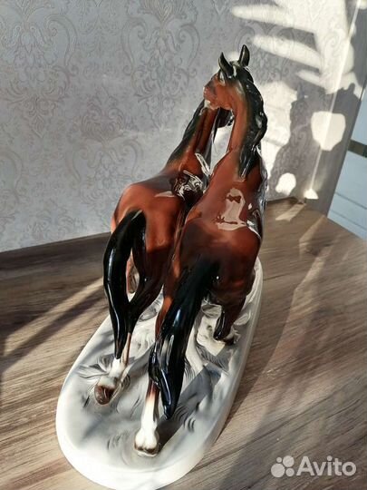 Фарфоровая статуэтка бегущие кони лошади германия
