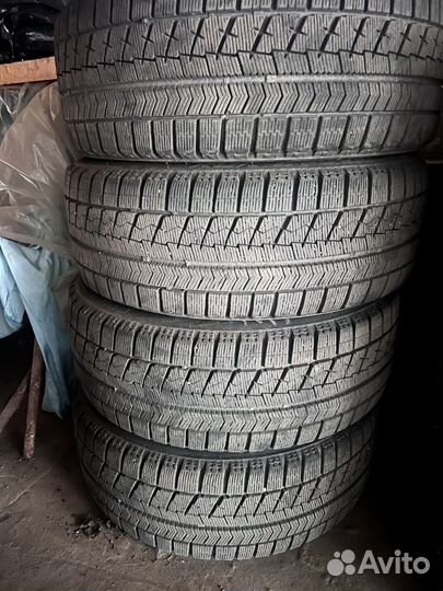 Bridgestone Blizzak VRX 215/45 R17 87S