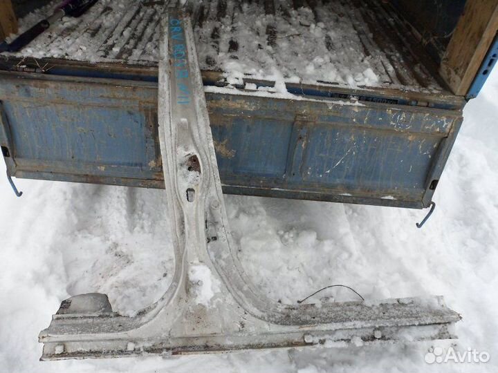 Порог кузовной правый Honda Cr-V RD1