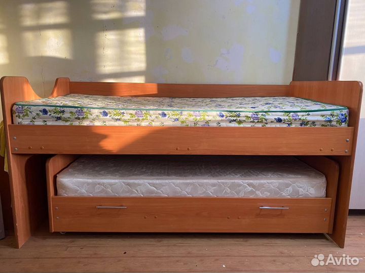 Детская двухярусная выдвижная кровать