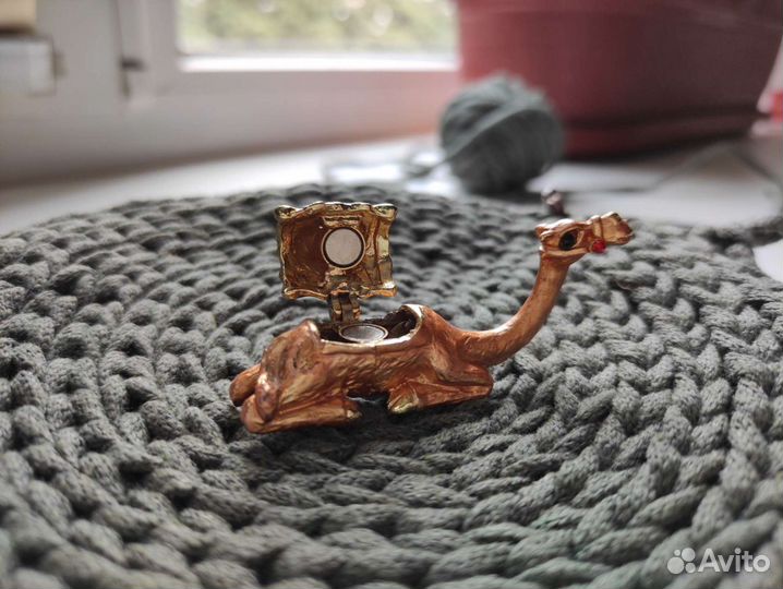 Фигурка верблюд с шкатулкой