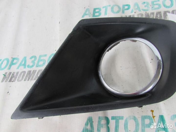 Рамка противотуманной фары правой для Peugeot 200