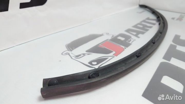 Уплотнитель капота Mitsubishi ASX