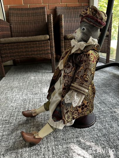 Игрушка из фарфора