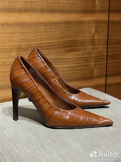 Туфли с острым носом 38