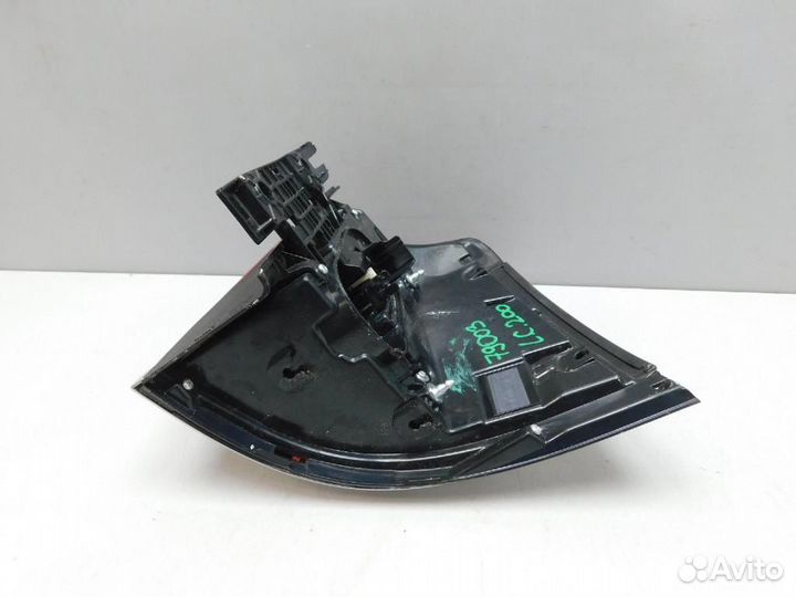 Фонарь задний наружный левый Toyota Land Cruiser