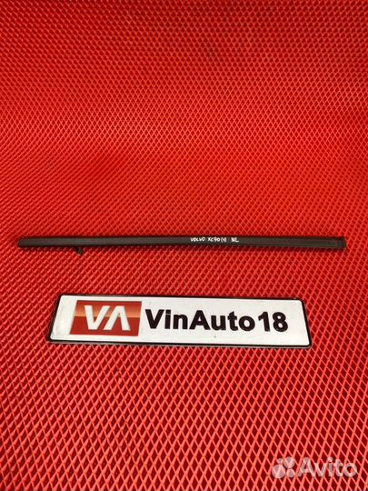 Уплотнитель стекла задний левый Volvo Xc90 2 L