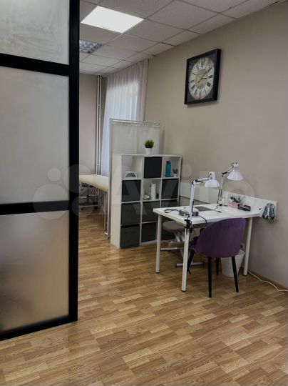 Сдам рабочее место мастеру по маникюру