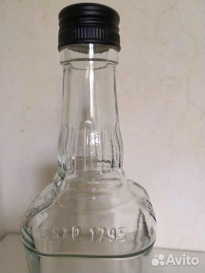 Бутылка прозрачное стекло Квадрат с крышкой