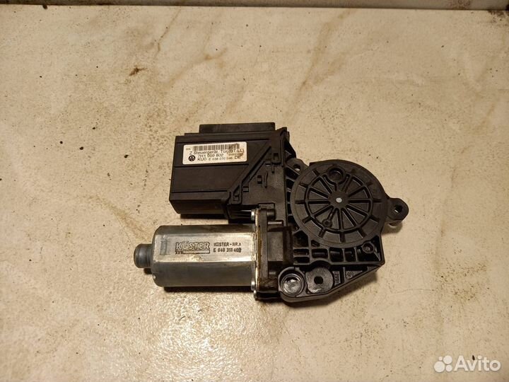 Моторчик стеклоподъемника Audi 100 4A/C4 VAG