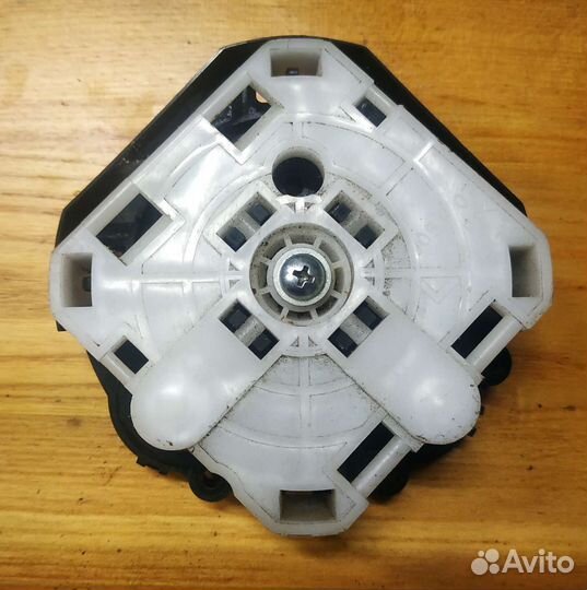 Привод L регулировки зеркала Mitsubishi Pajero 4