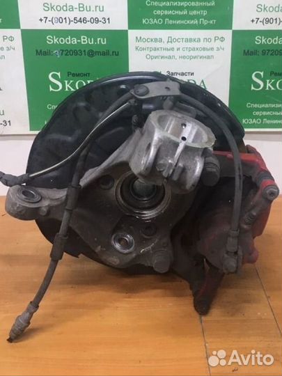 Левый поворотный кулак Skoda Octavia A7 5Q0407253A