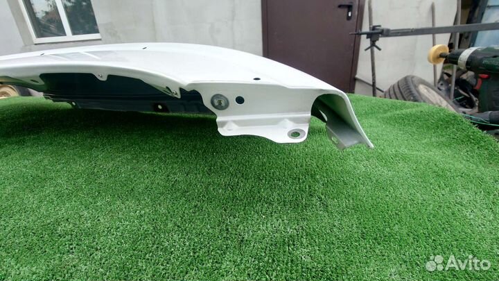 Переднее правое крыло Паджеро 3