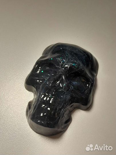 Чёрный череп из эпоксидной смолы